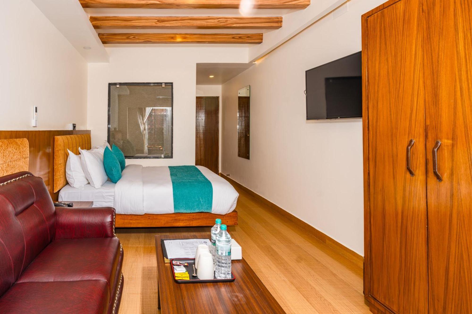 Hotel Pokhara Alpine And Springs Exterior foto