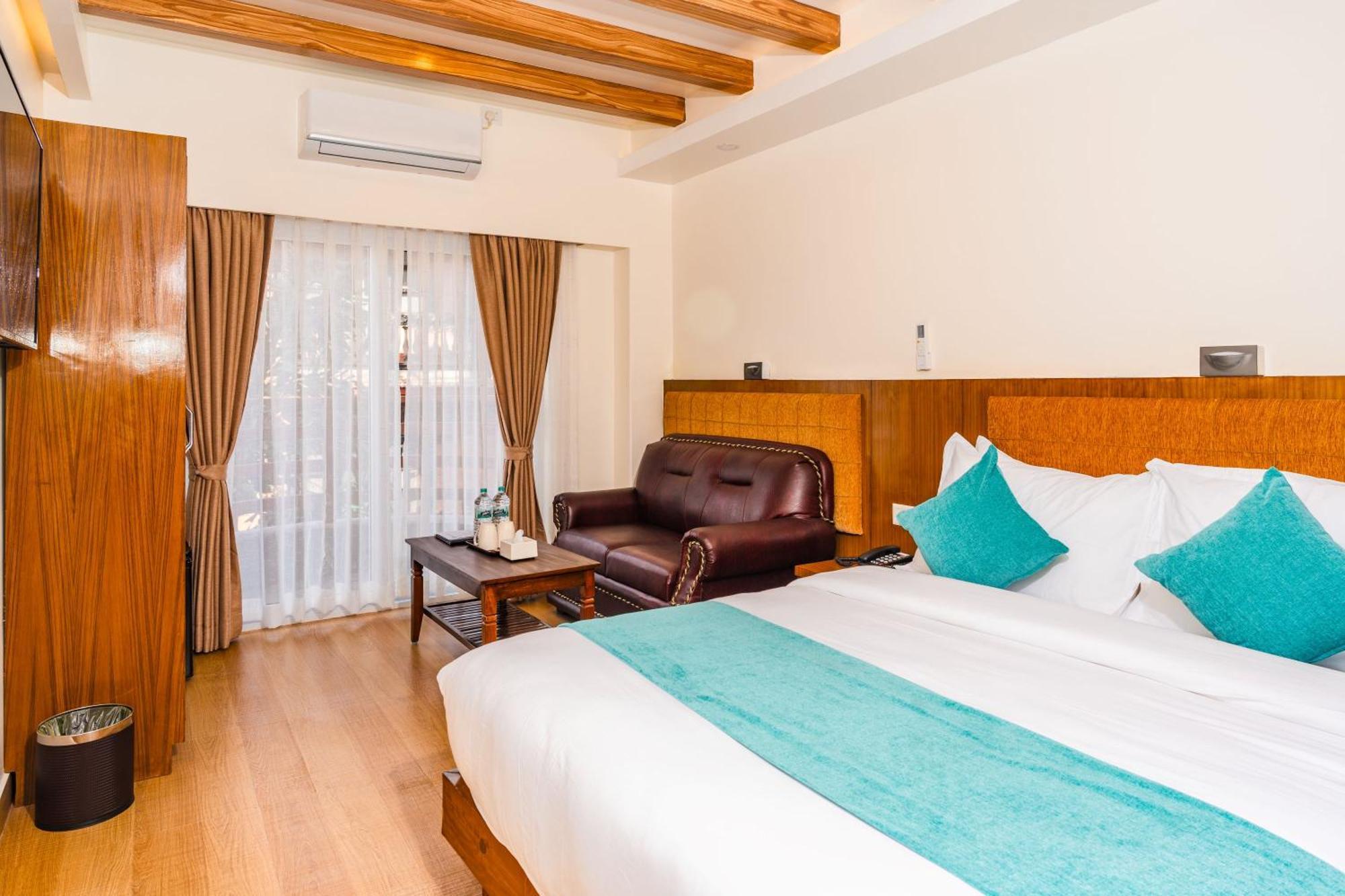 Hotel Pokhara Alpine And Springs Exterior foto