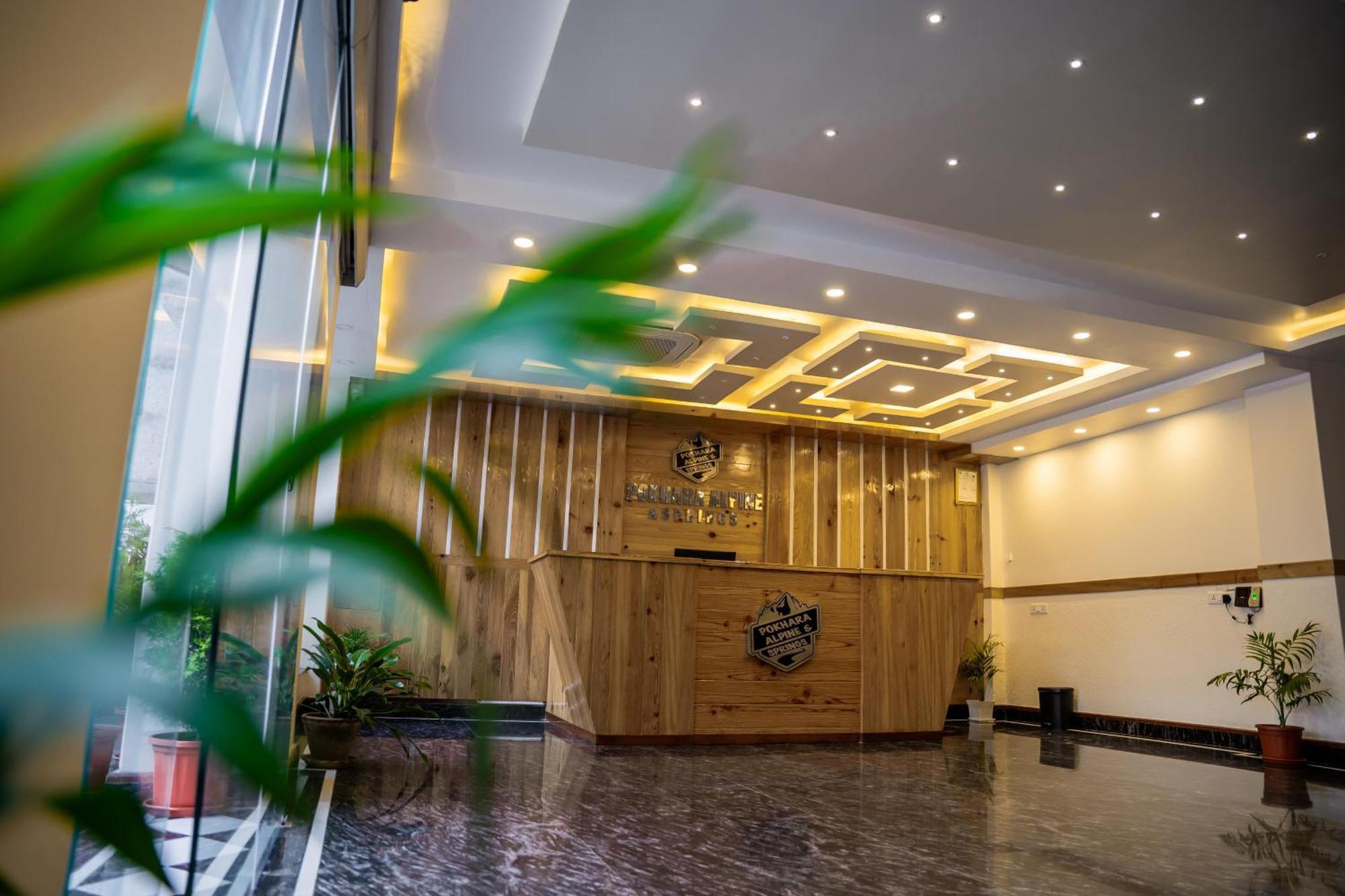 Hotel Pokhara Alpine And Springs Exterior foto