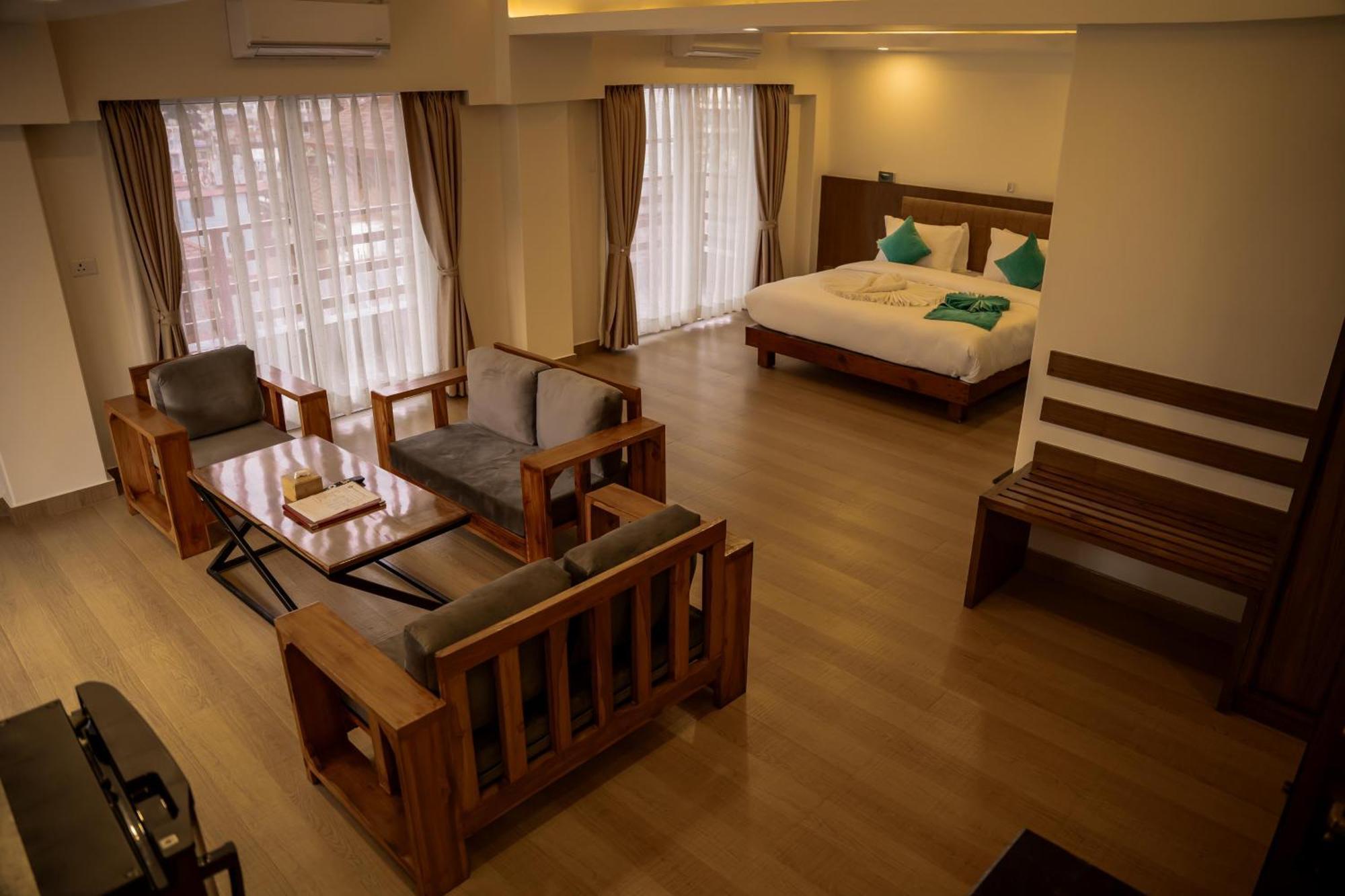 Hotel Pokhara Alpine And Springs Exterior foto