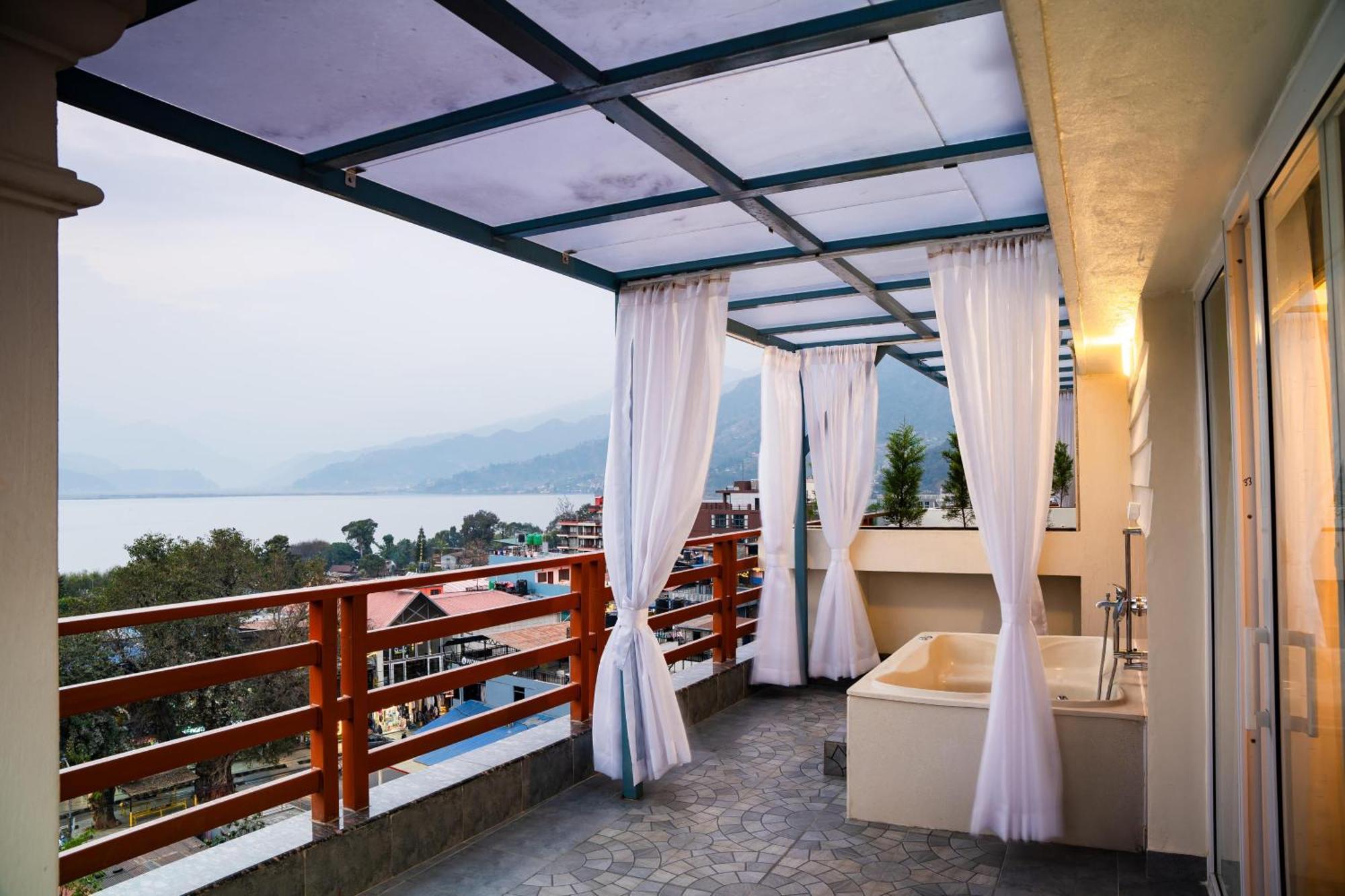 Hotel Pokhara Alpine And Springs Exterior foto