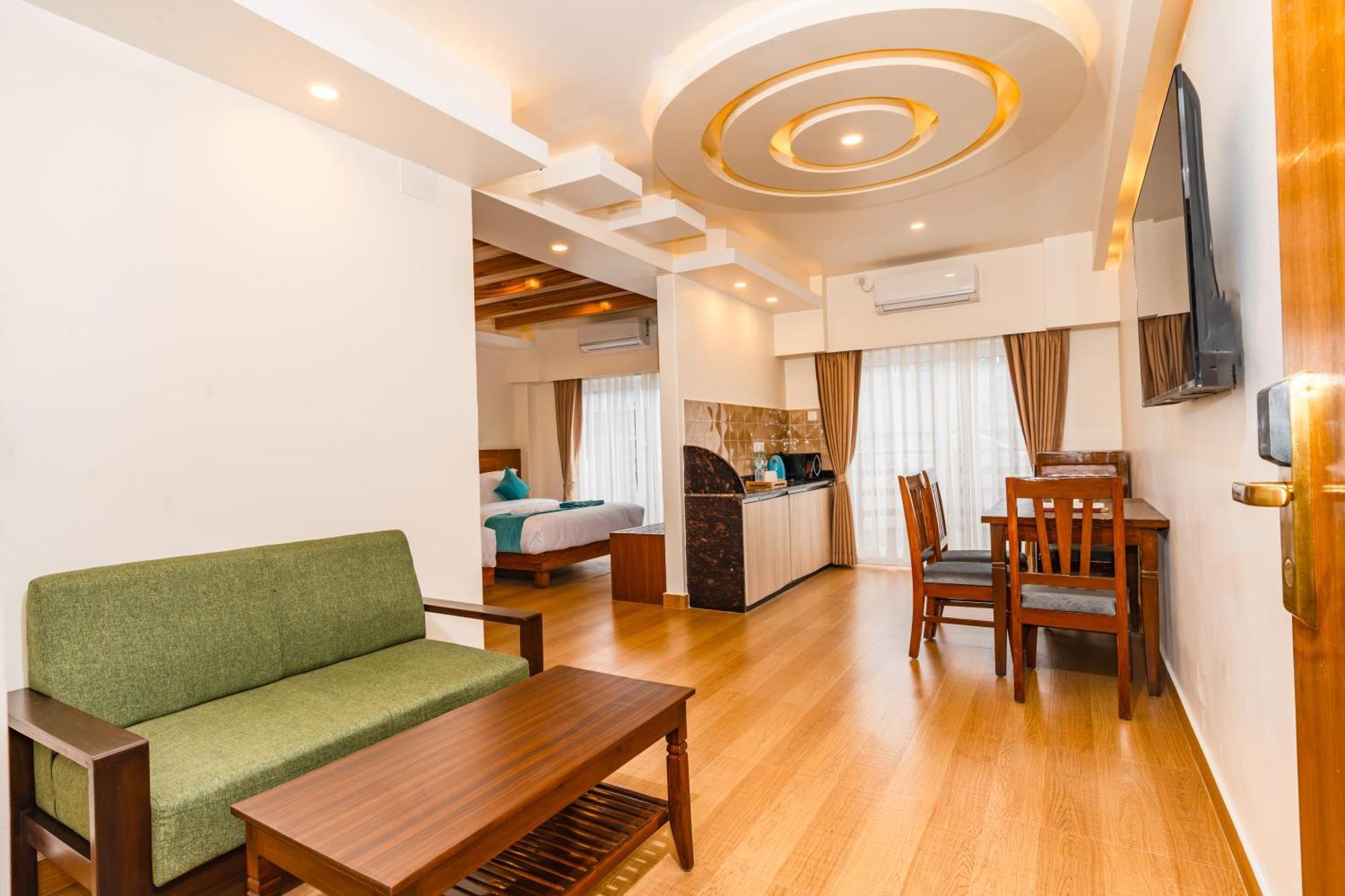 Hotel Pokhara Alpine And Springs Exterior foto