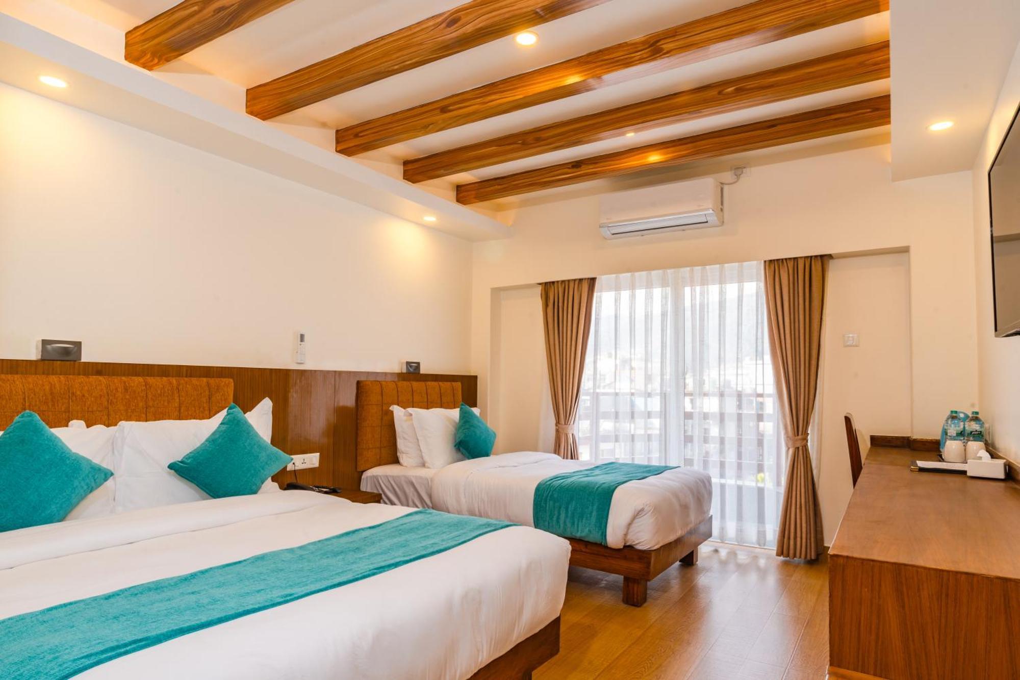 Hotel Pokhara Alpine And Springs Exterior foto