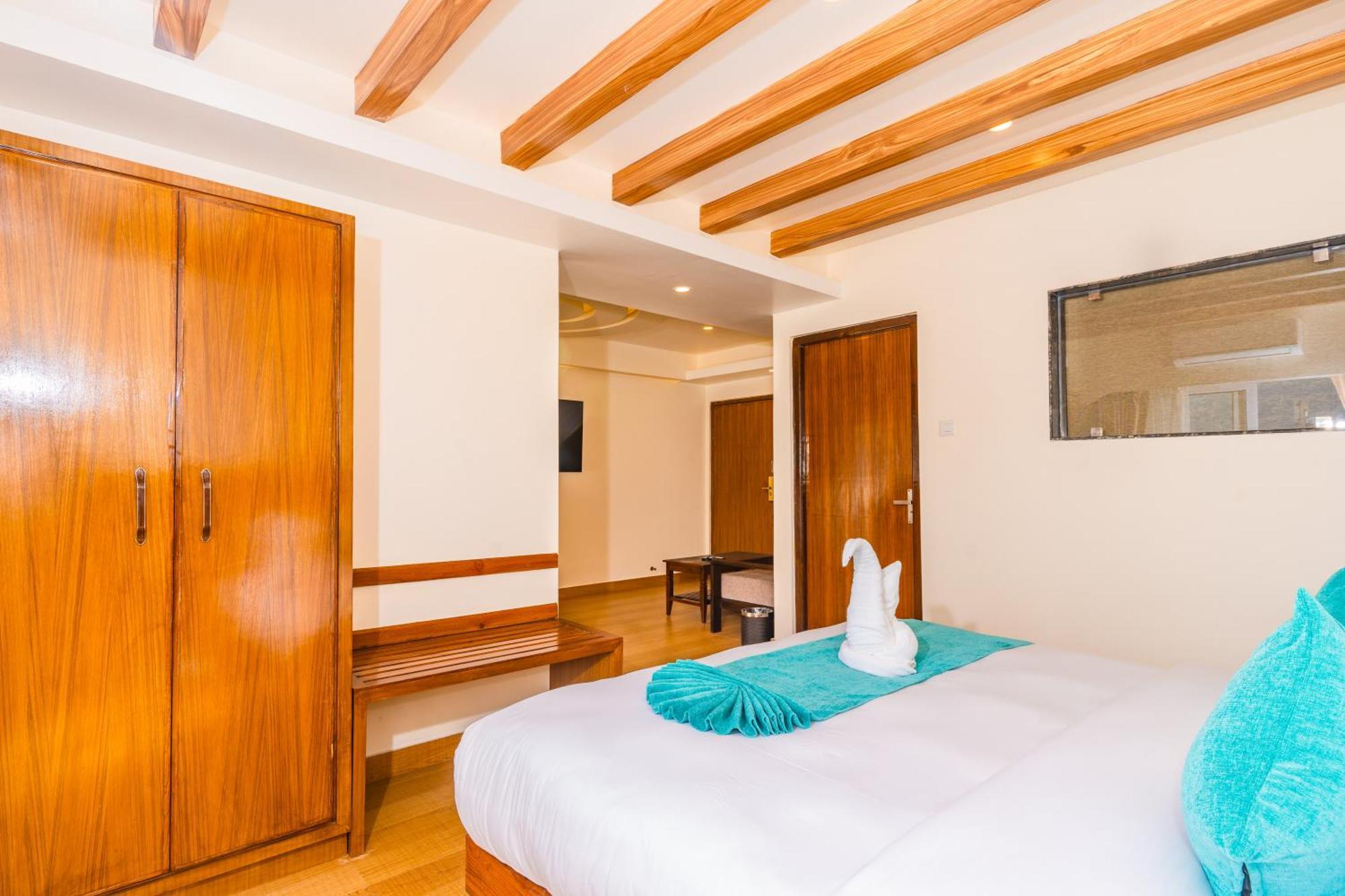 Hotel Pokhara Alpine And Springs Exterior foto