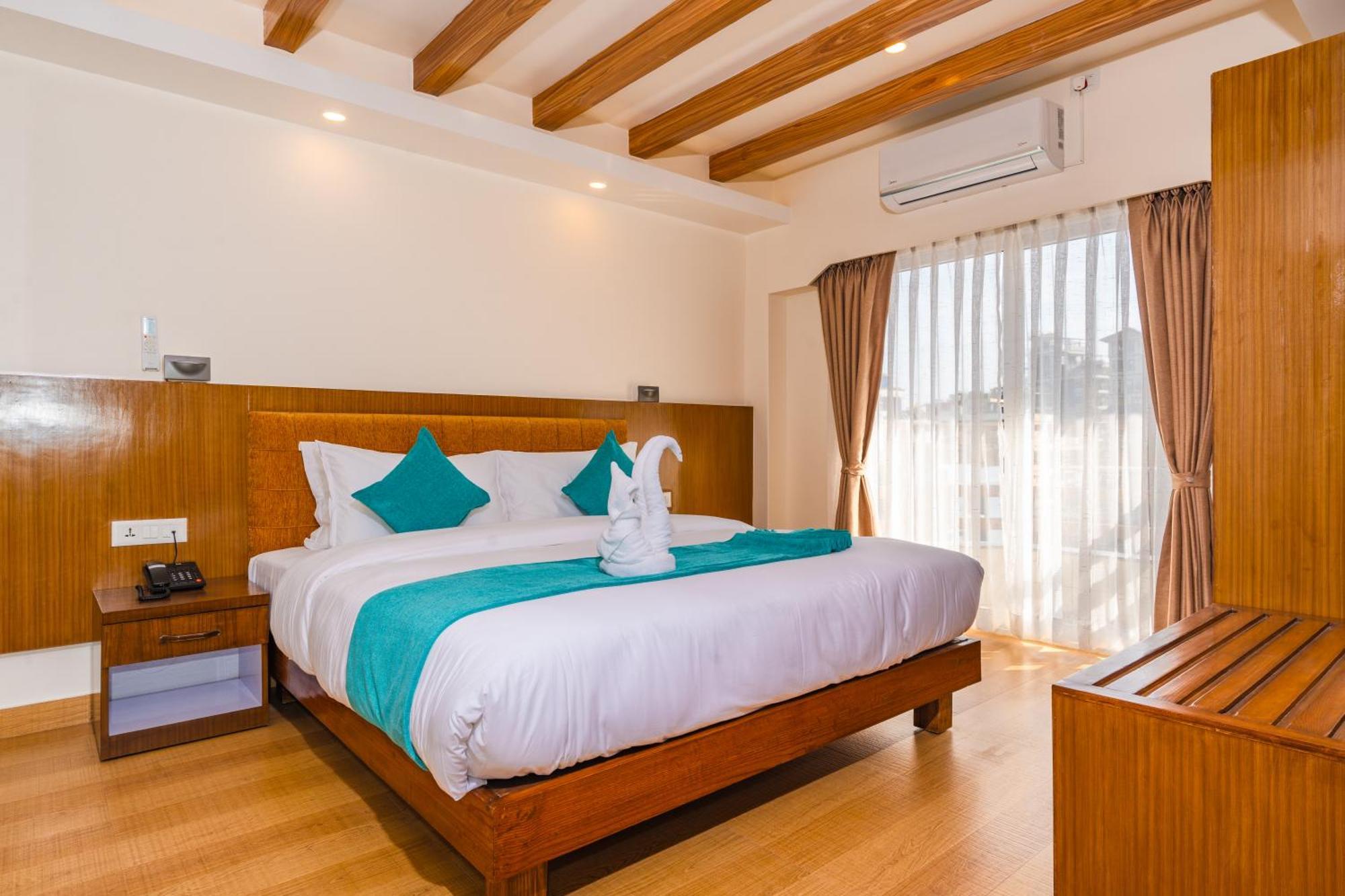Hotel Pokhara Alpine And Springs Exterior foto