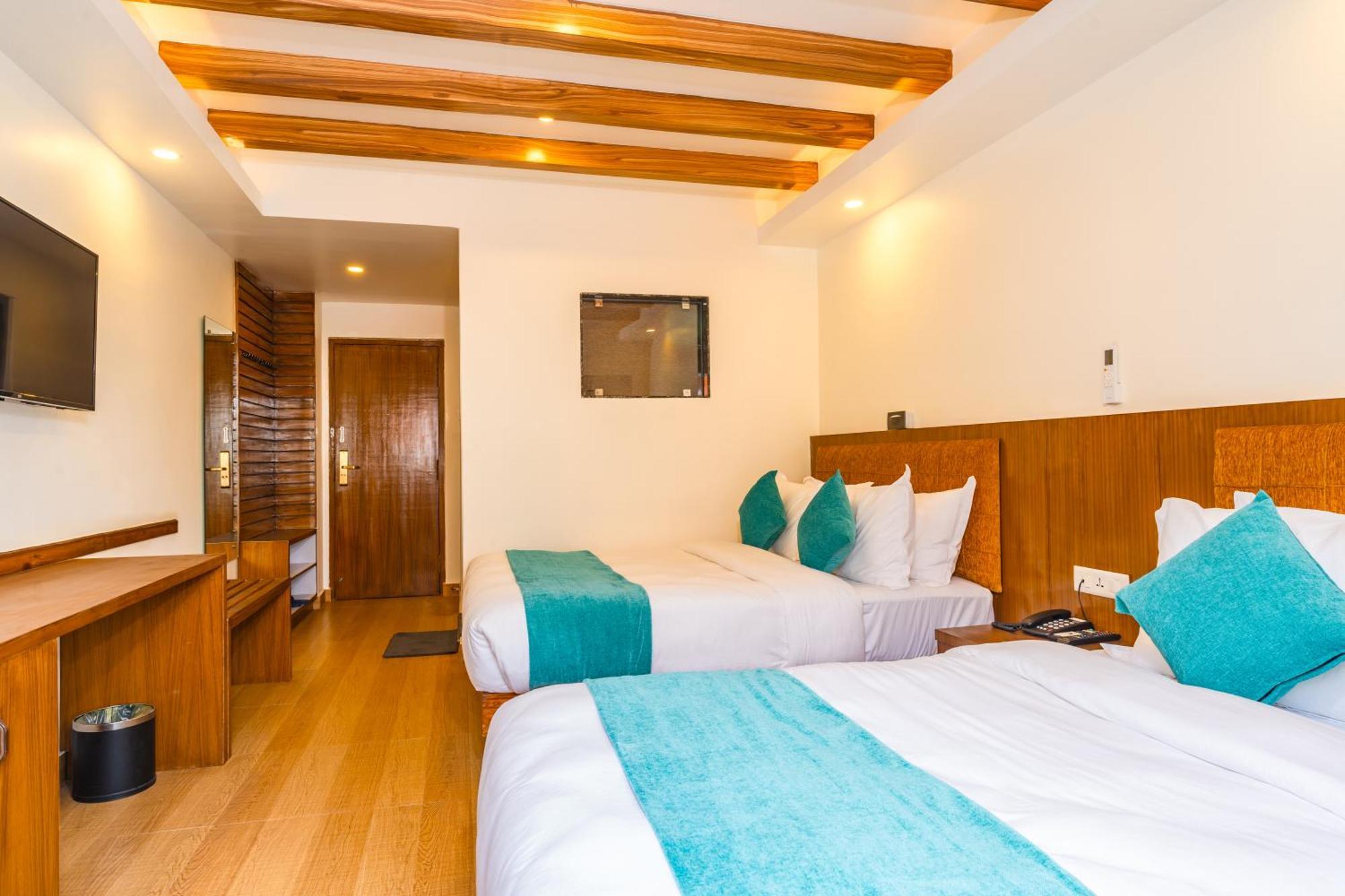 Hotel Pokhara Alpine And Springs Exterior foto