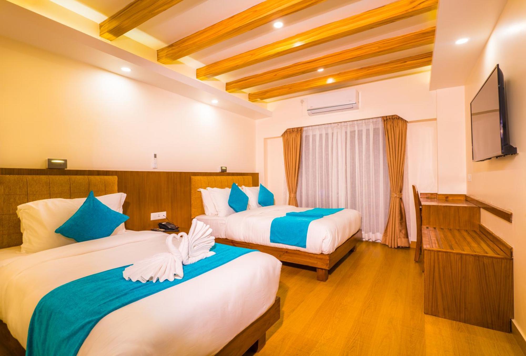 Hotel Pokhara Alpine And Springs Exterior foto