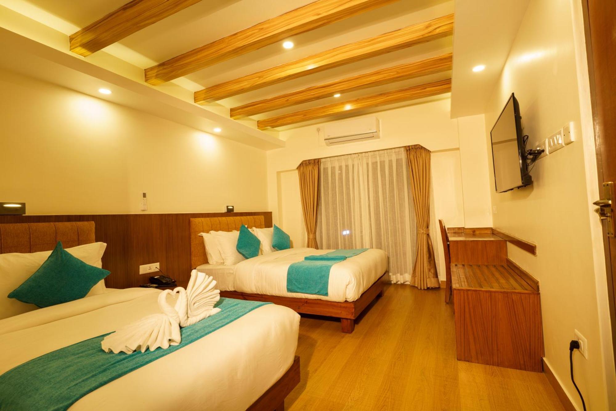 Hotel Pokhara Alpine And Springs Exterior foto